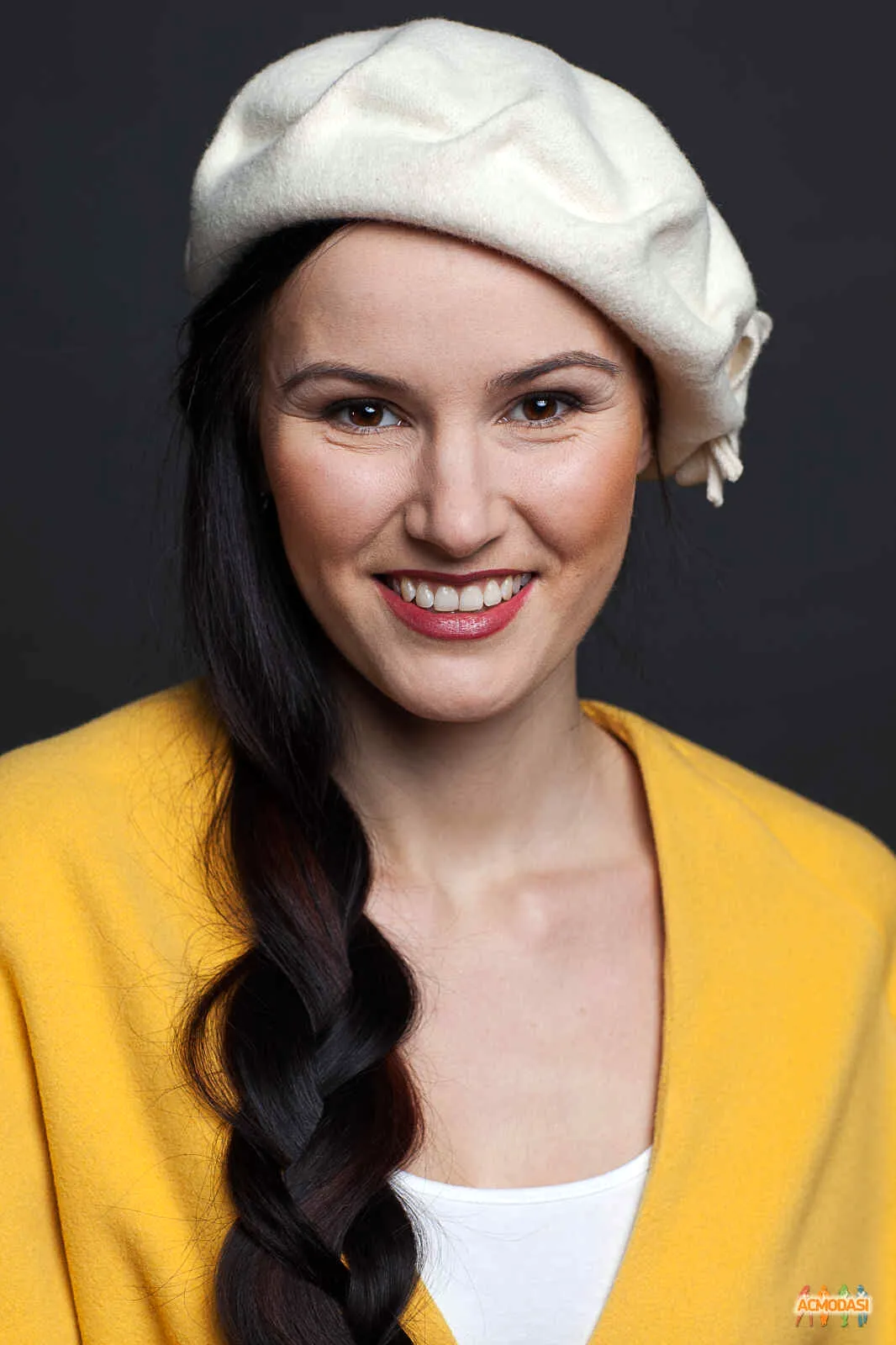 Юлиа́нна Ю́рьевна Ша́хова