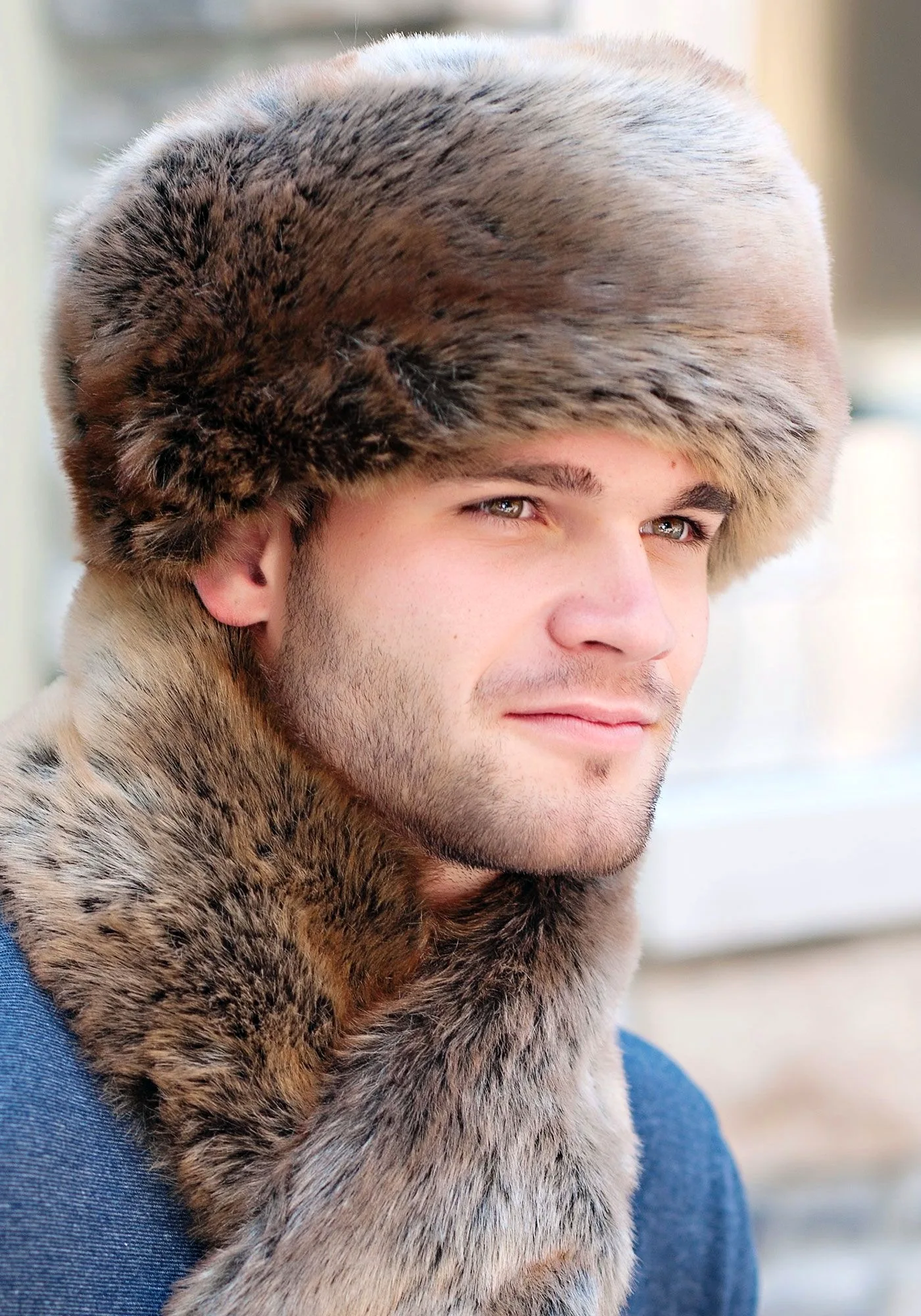 Мужик в меховой шапке
