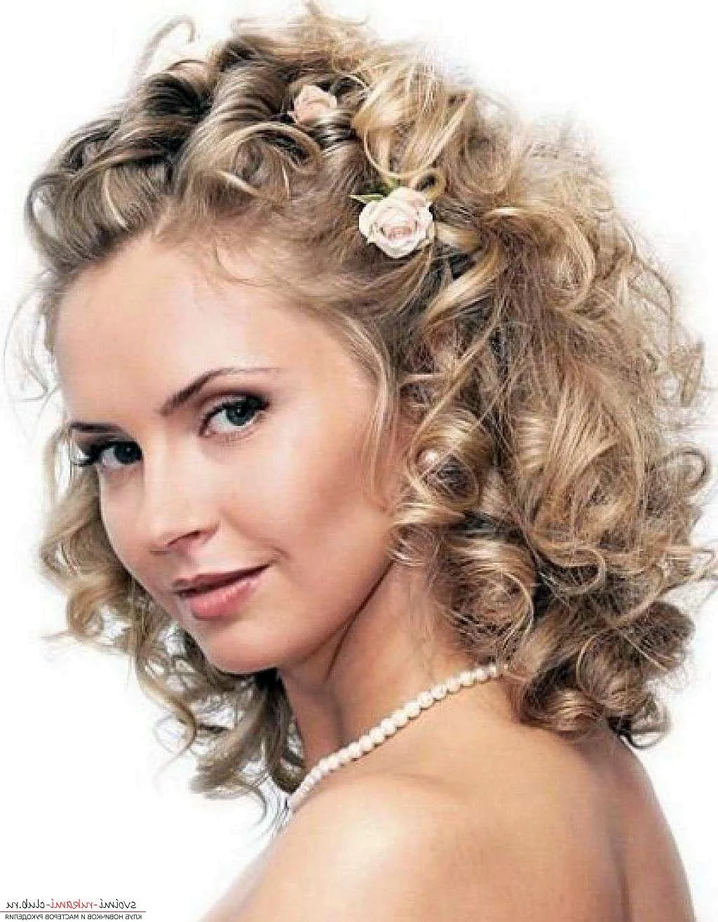 Причёски на средние волосы